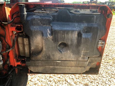 kubota ssv65 fuel tank